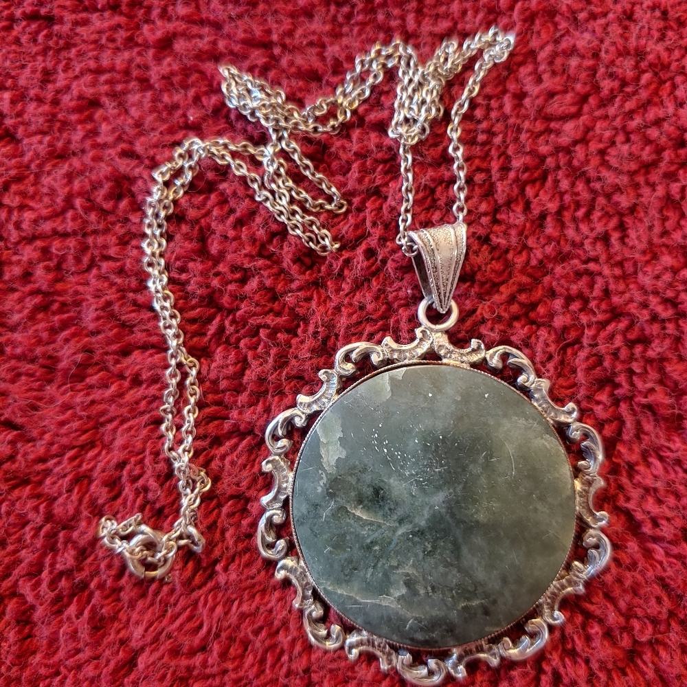 Vintage-Style Green Stone Pendant Necklace - Women Jewelry